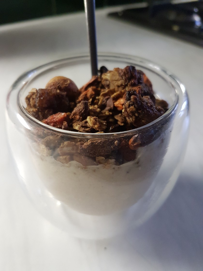 granola-with-banana-cream